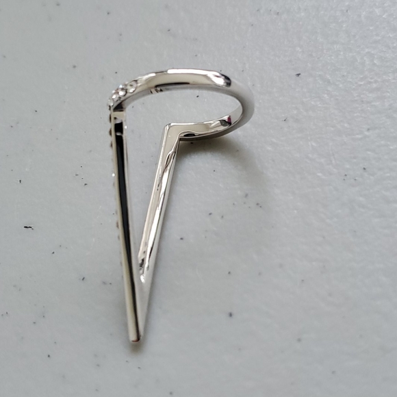 Deep V Ring - Picture 2 of 4